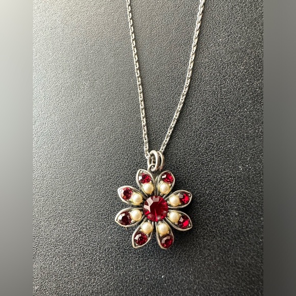 Mariana Necklace Red Pearl Flower in silver - Picture 1 of 3